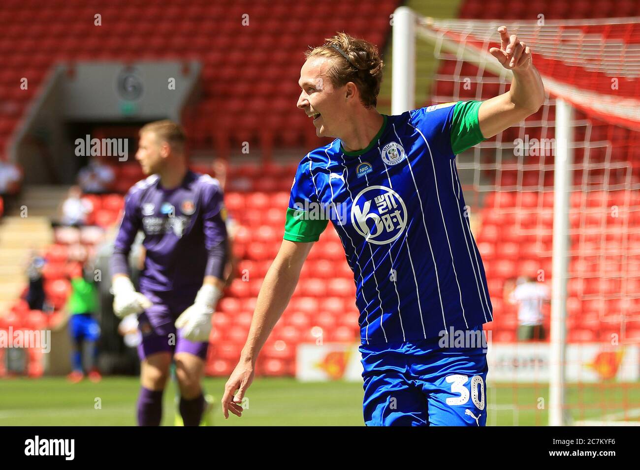 Londres, Royaume-Uni. 18 juillet 2020. Kieran Dowell de Wigan Athletic célèbre après avoir obtenu le deuxième but de ses équipes. EFL Skybet Championship Match, Charlton Athletic v Wigan Athletic à la Valley à Londres le samedi 18 juillet 2020. Cette image ne peut être utilisée qu'à des fins éditoriales. Usage éditorial uniquement, licence requise pour un usage commercial. Aucune utilisation dans les Paris, les jeux ou les publications d'un seul club/ligue/joueur. photo par Steffan Bowen/Andrew Orchard sports photographie/Alay Live news crédit: Andrew Orchard sports photographie/Alay Live News Banque D'Images