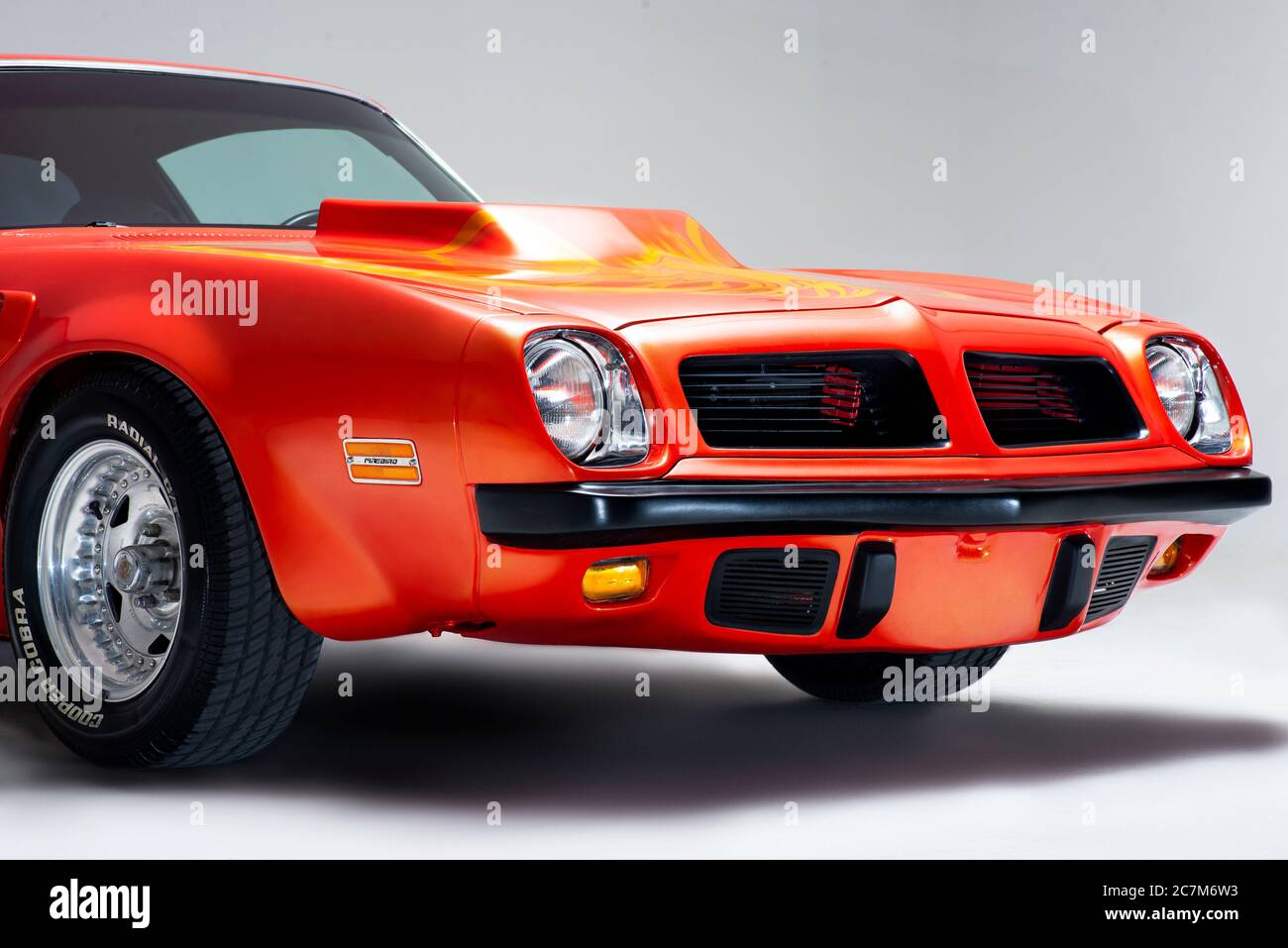 Izmir, Turquie - 11 juillet 2020 : vue avant d'un Trans Am firebird 1974 de marque Pontiac dans un studio tourné. Banque D'Images