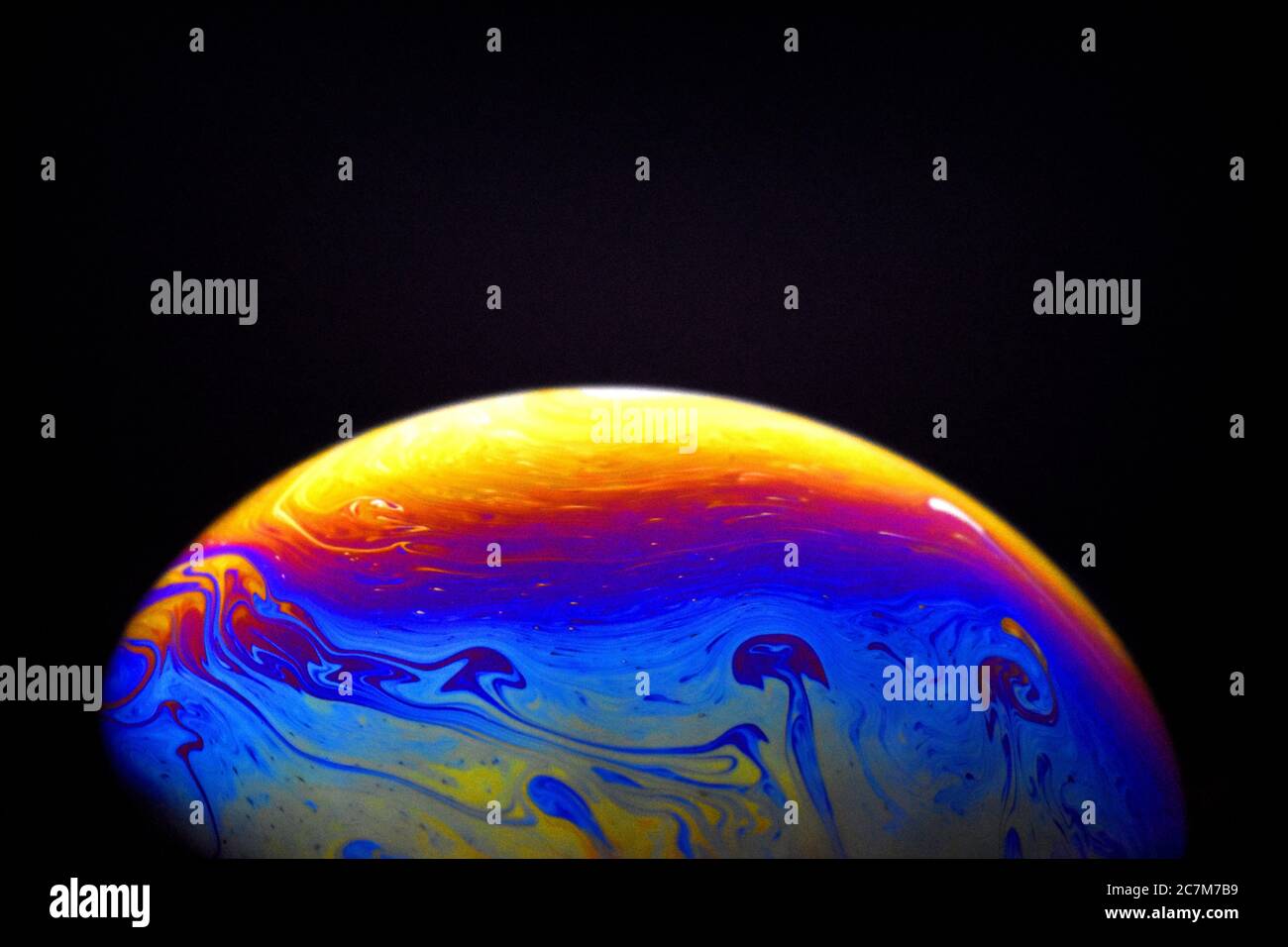bulle de savon colorée. visualisation de la planète et de l'espace. modèle d'ambiance Banque D'Images