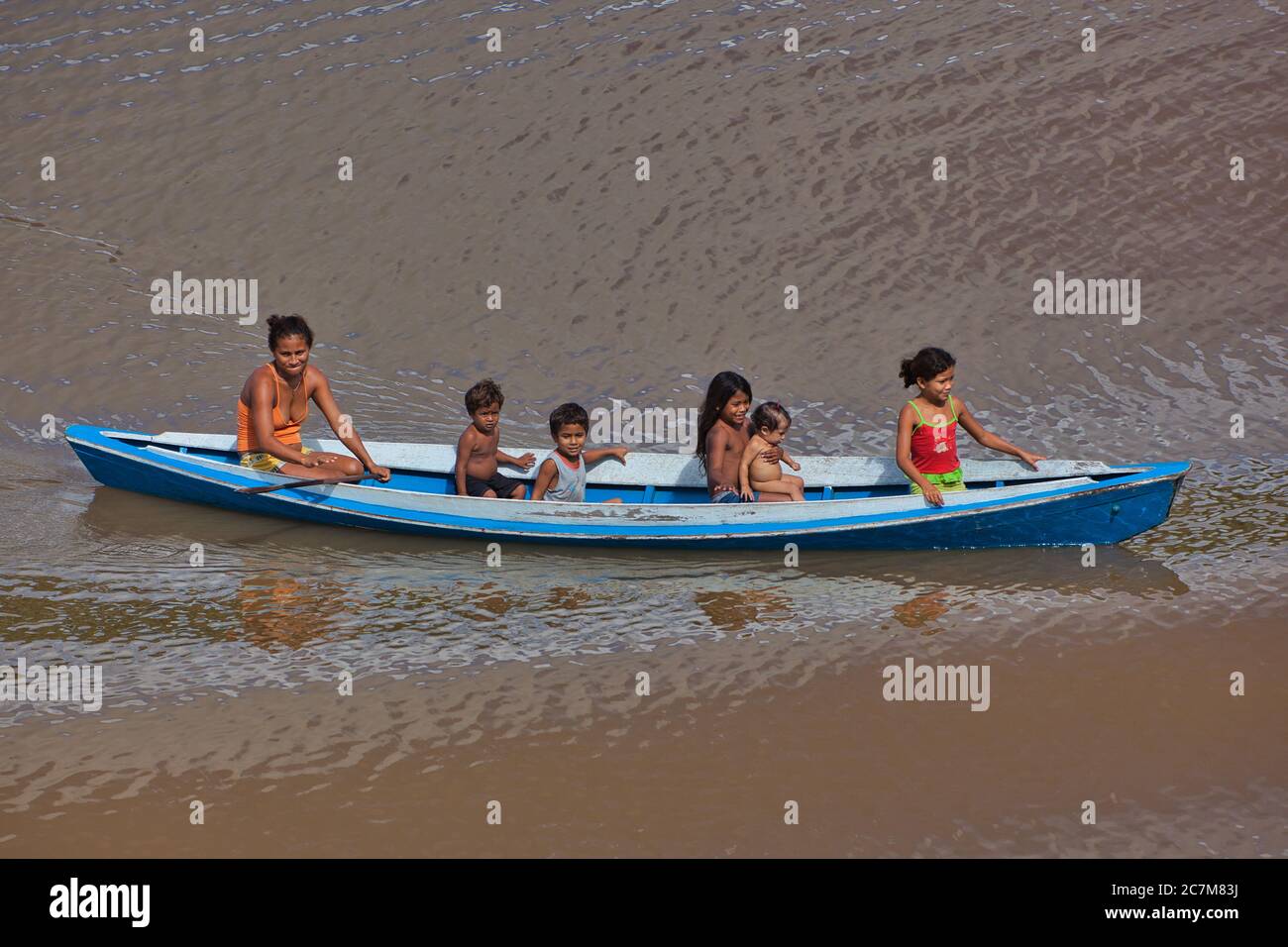 Canoe paddling amazon Banque de photographies et d'images à haute  résolution - Alamy