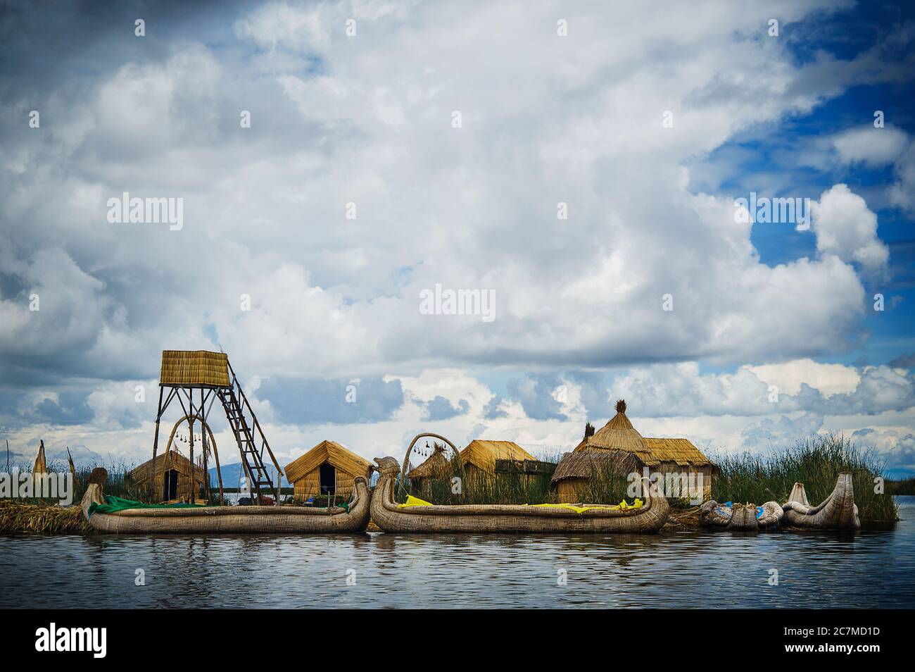 Les îles de roseaux du lac Titicaca, Puno, Pérou, Amérique du Sud Banque D'Images