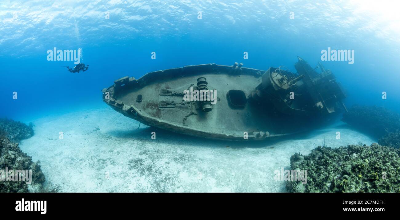Plongée sous-marine à l'intérieur de la célèbre épave sous-marine USS Kittiwake Les îles Grand Cayman Banque D'Images