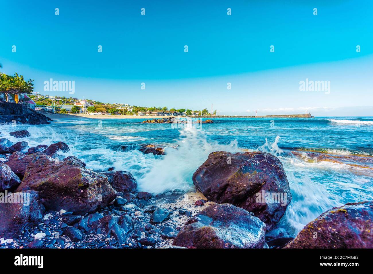 Plage de roches noires à Saint-Gilles-les-bains Banque D'Images