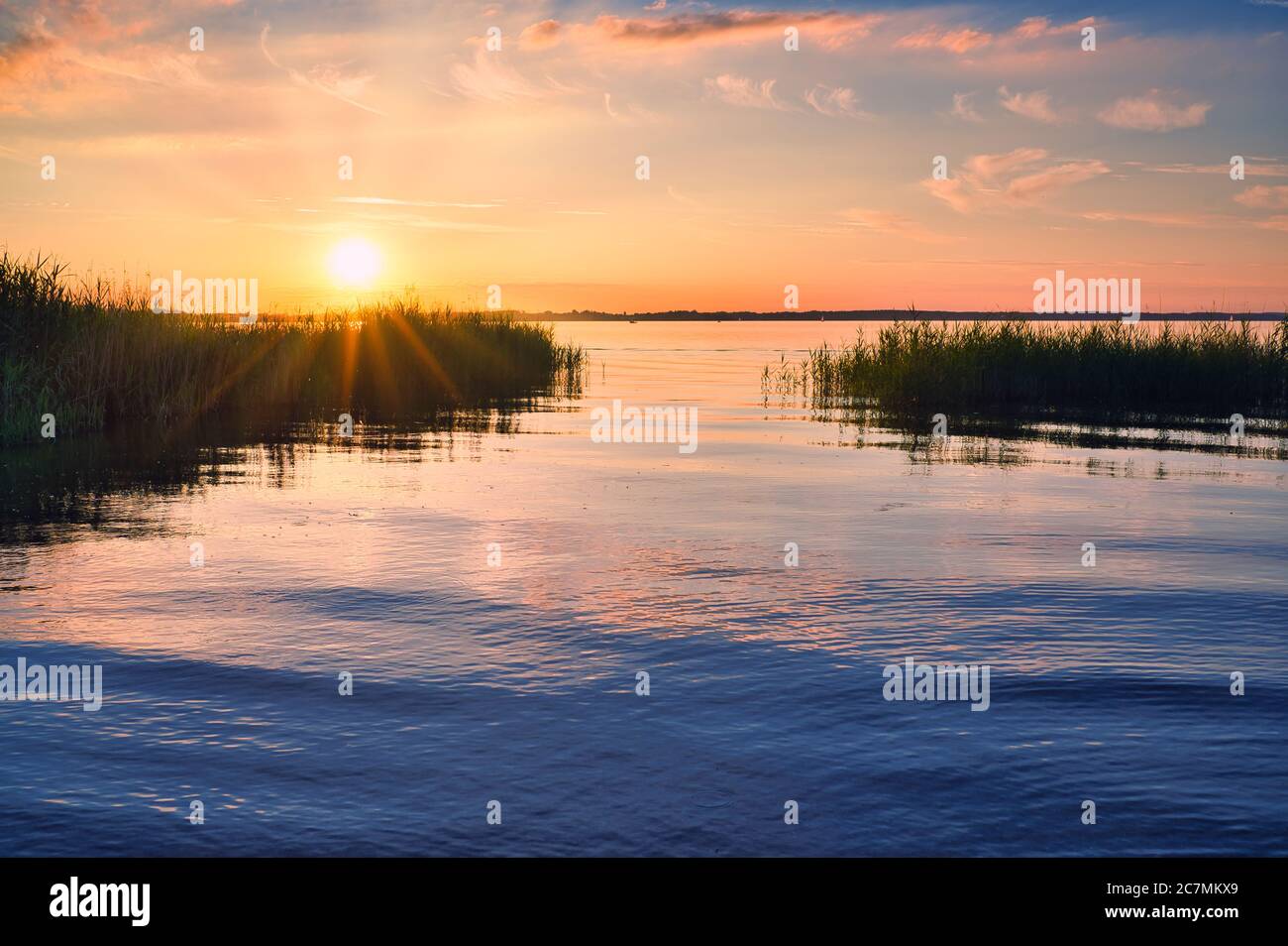 Coucher de soleil sur le lac Chiemsee en Bavière, Allemagne Banque D'Images