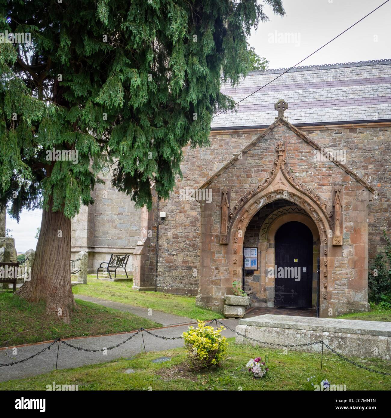 Porche de l'église paroissiale de Saint Pierre et Saint Paul, Holsworthy, Devon, Royaume-Uni. Banque D'Images