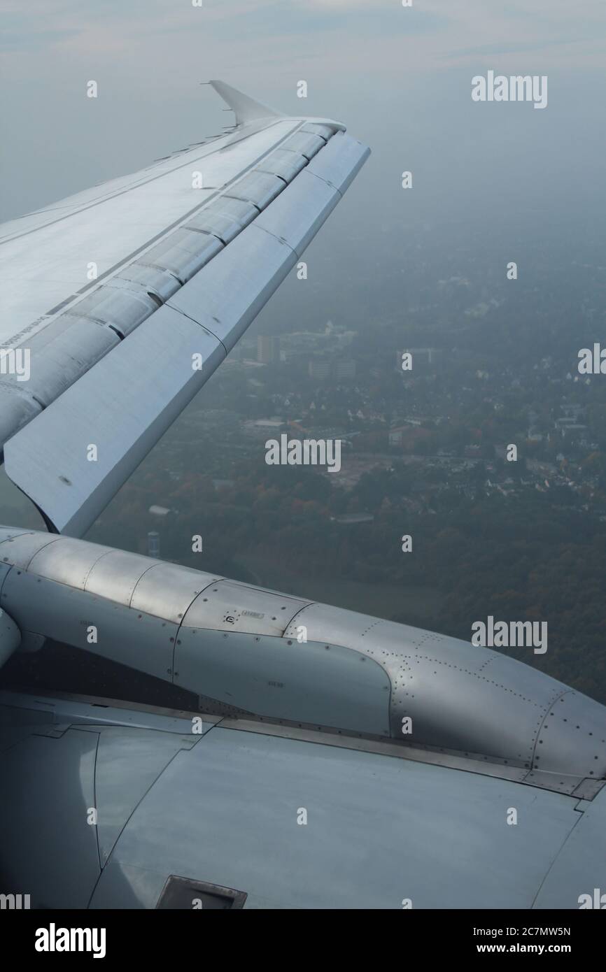 Airbus A320 à l'approche de l'aéroport de Hambourg (EDDH) Banque D'Images