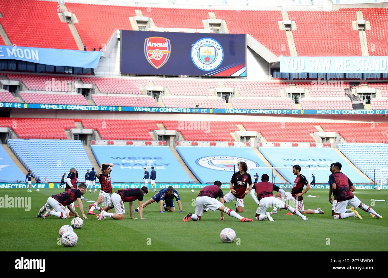 Les joueurs d'Arsenal s'échauffent avant le match de demi-finale de la FA Cup au stade Wembley, Londres. Banque D'Images