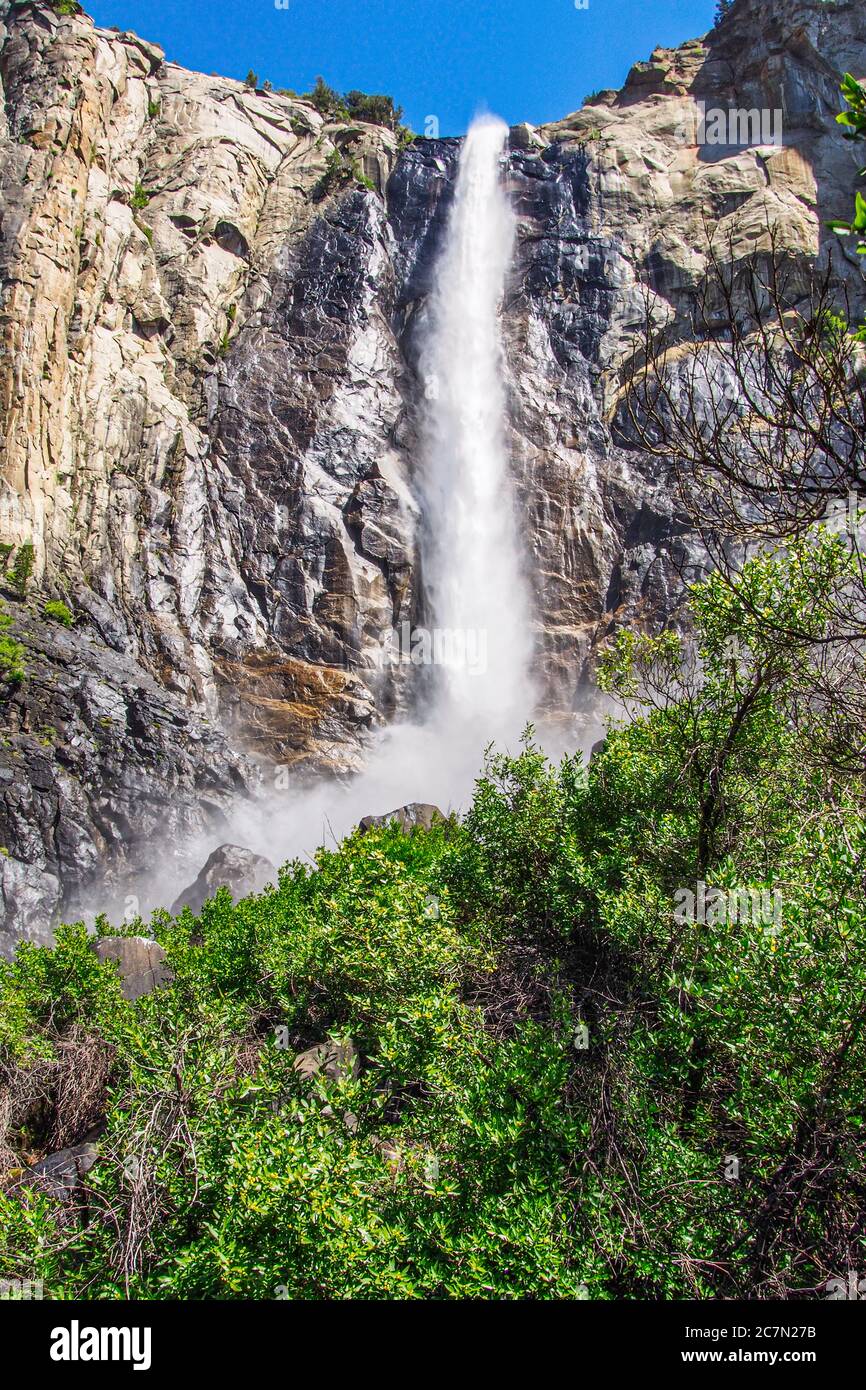 « Bridal Veil Fall » près de l'entrée au parc national de Yosemete. Banque D'Images