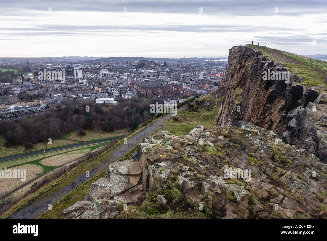 Vue depuis Salisbury Crags dans Holyrood Park à Édimbourg, la capitale de l'Écosse, une partie du Royaume-Uni Banque D'Images