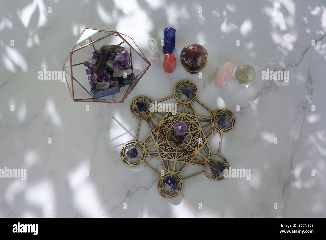 Méditation, reiki et guérison spirituelle. Grille de cristaux de guérison  Photo Stock - Alamy