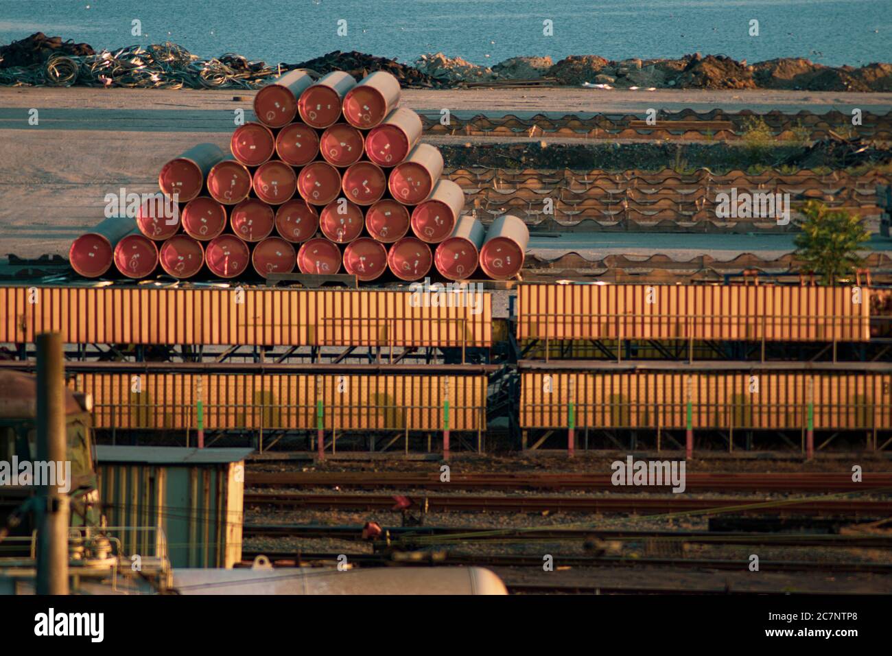 Tuyaux d'un gazoduc pour le transport de gaz pour Turkish Stream et Balkan Stream, stockés dans le port de Burgas Bulgarie Banque D'Images