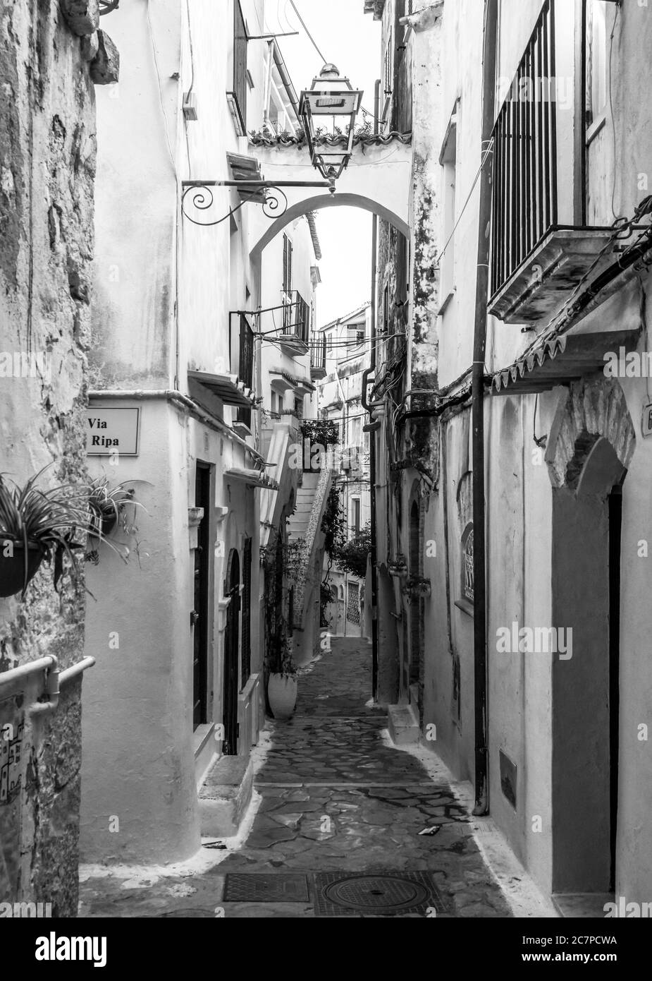 Sperlonga (Italie) - la ville blanche touristique sur la mer, province de Latina, région Latium Banque D'Images