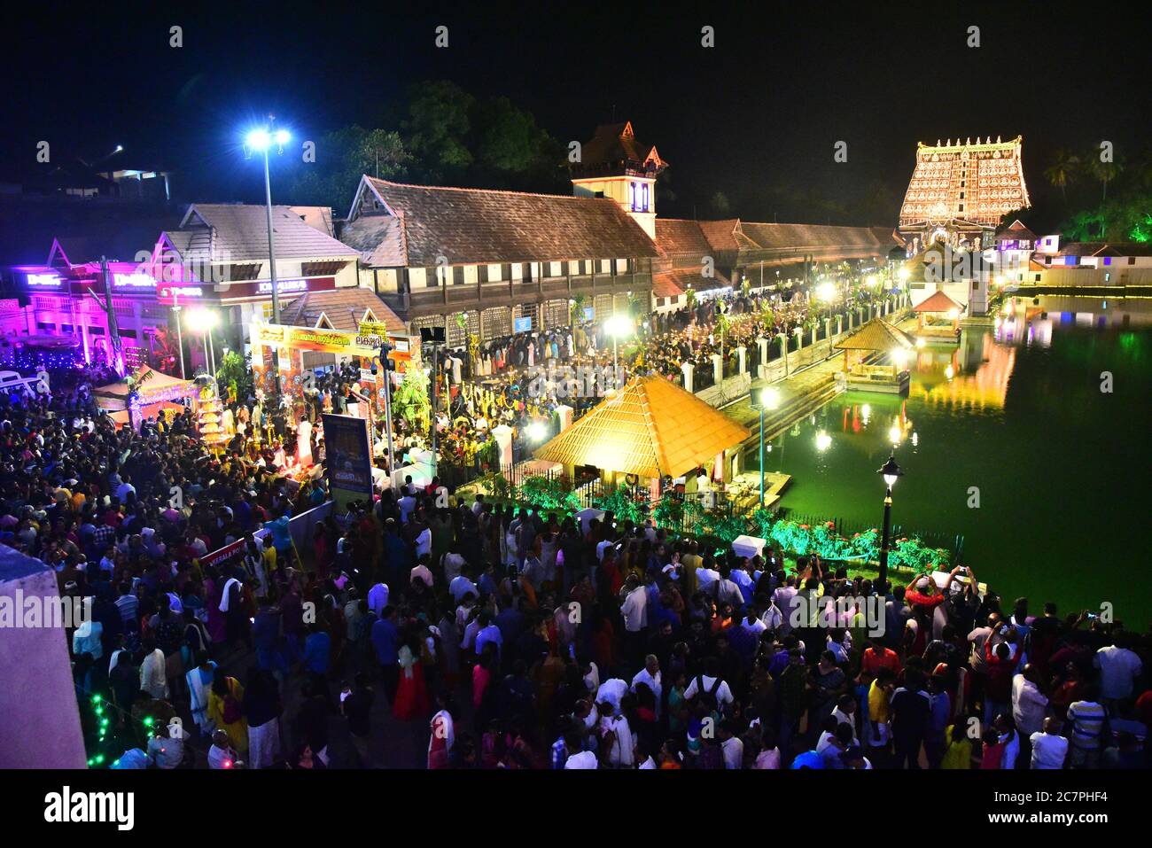 foule au temple de swamy de sree padmanabha pendant la cérémonie de lakshadoepam, trivandrum, kerala, inde Banque D'Images