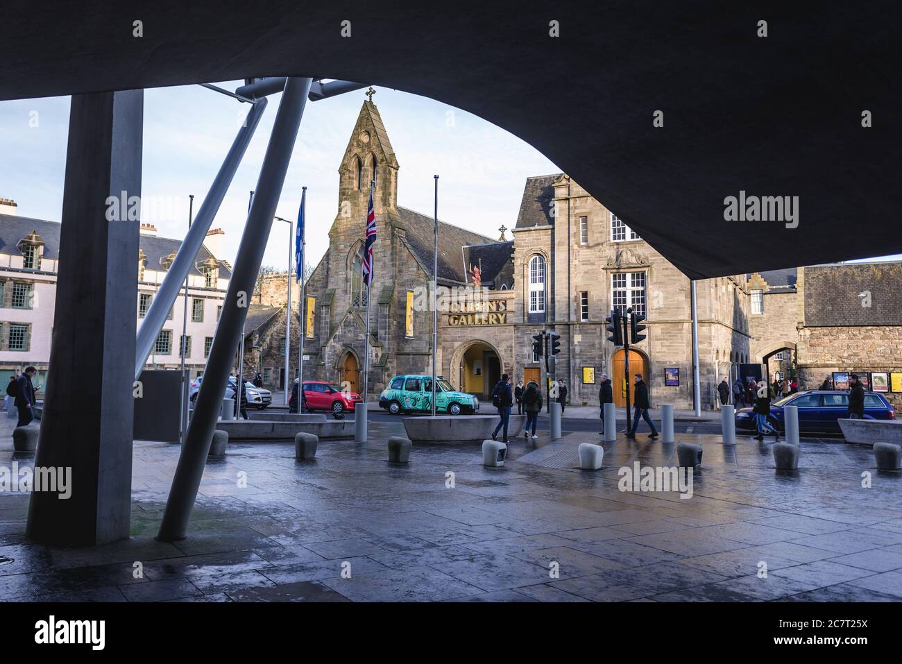 Queens Gallery, une partie du complexe du palais de Holyroodhouse à Édimbourg, capitale de l'Écosse, une partie du Royaume-Uni, vue depuis le Parlement écossais Banque D'Images