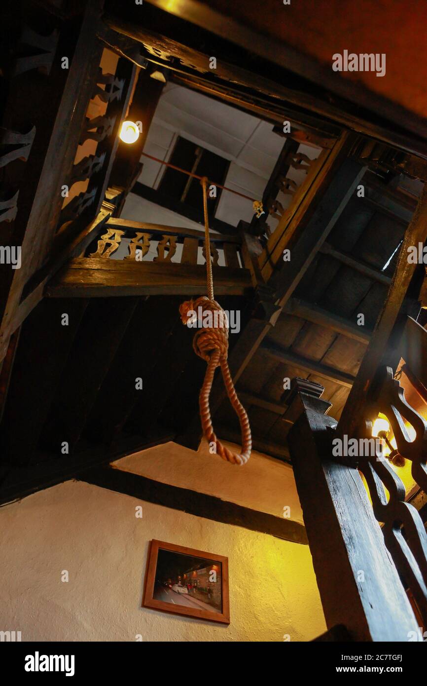 Hangmans noose exposé dans le Skirrid Mountain Inn, un pub et un hôtel gallois historique Banque D'Images