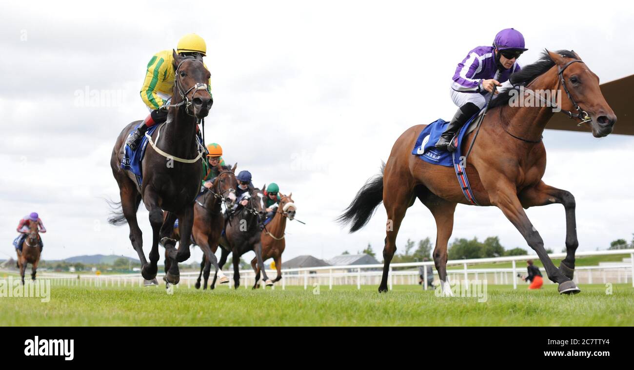 Snowfall et Wayne Lordan remportent l'EBF Fillies Maiden de la ferme de Stallion d'Irlande de Sister Rosetta à l'hippodrome de Curragh. Banque D'Images