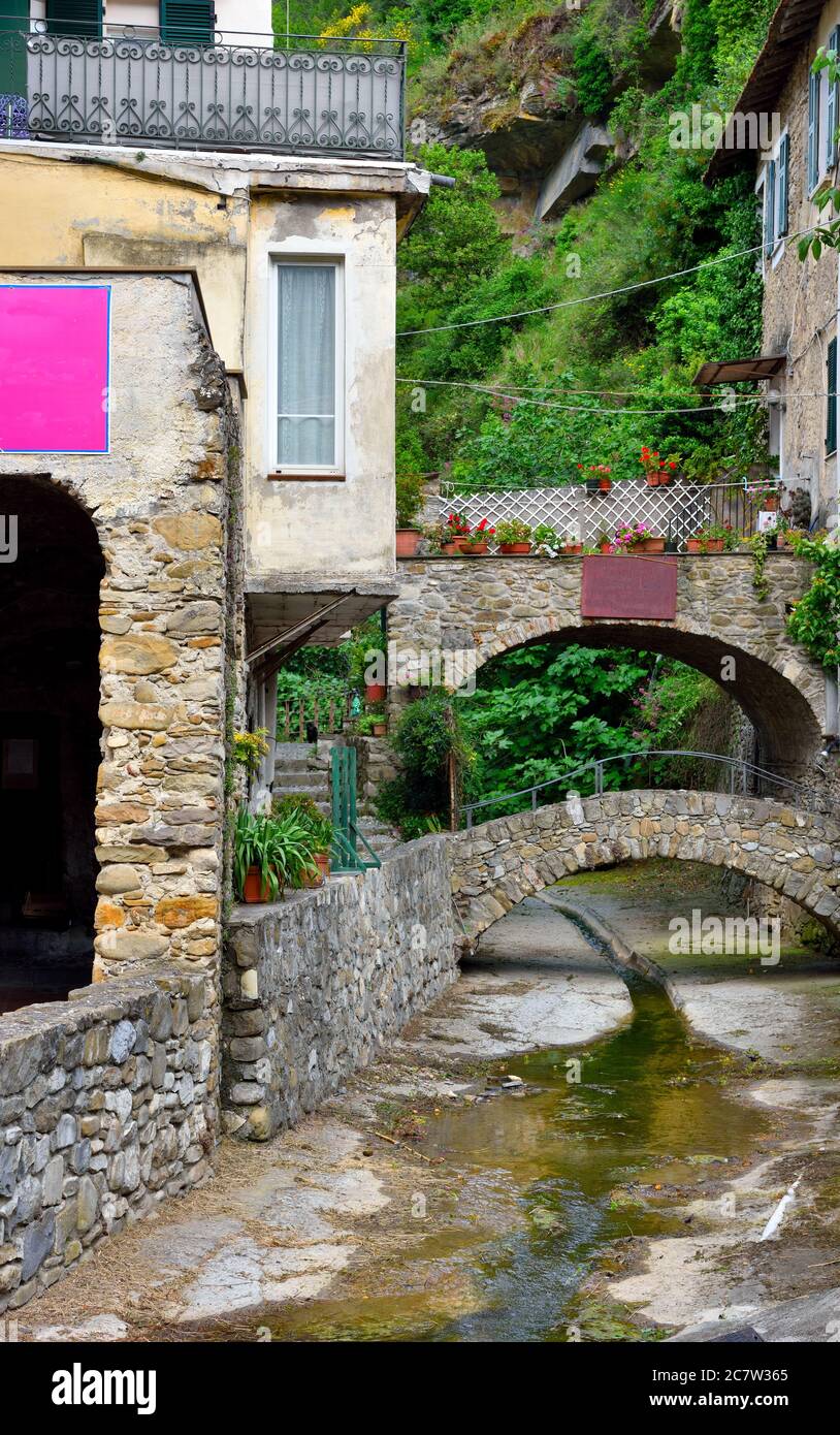 Village ligure de Dolceacqua, Imperia, Italie Banque D'Images