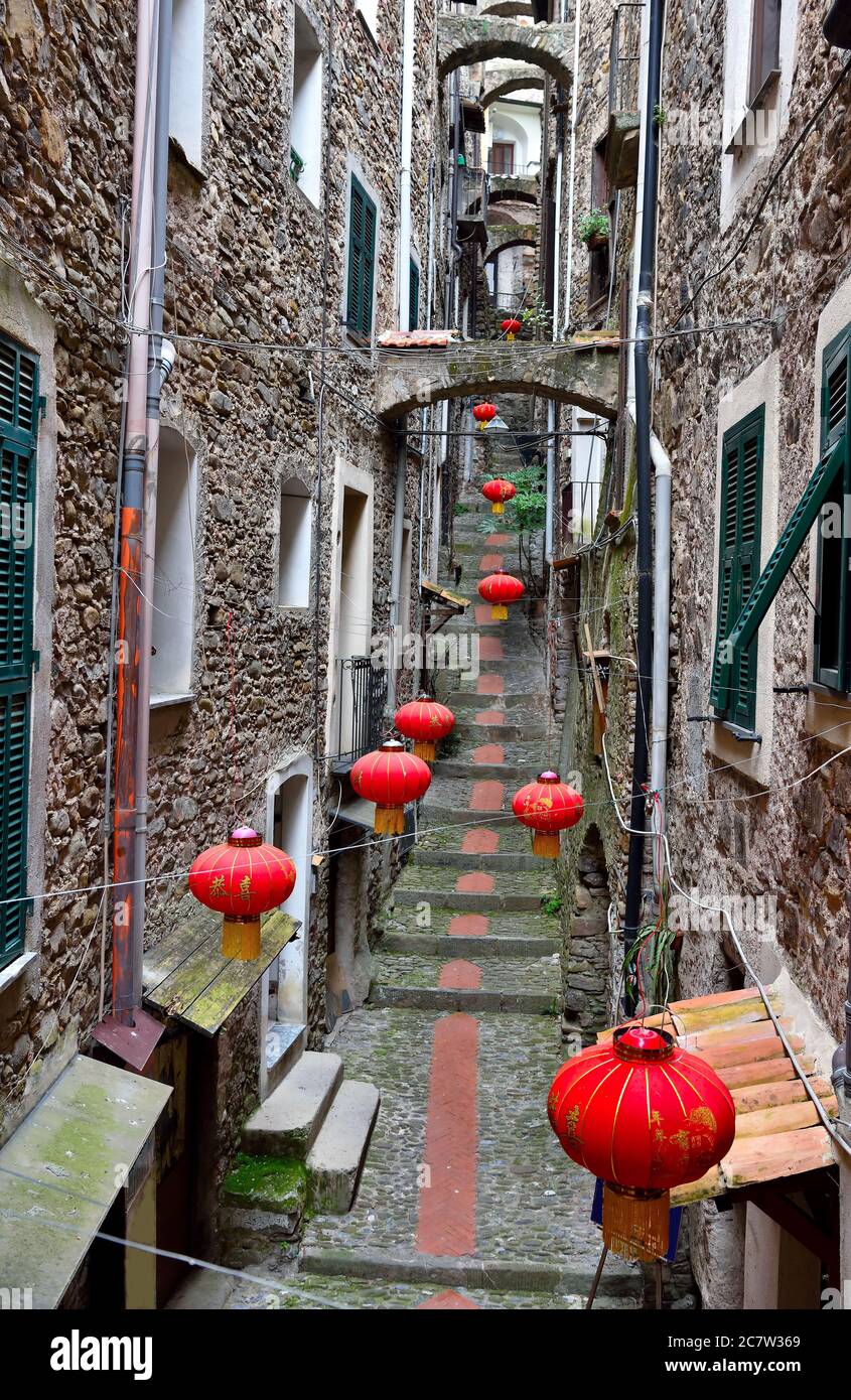 Village ligure de Dolceacqua, Imperia, Italie Banque D'Images