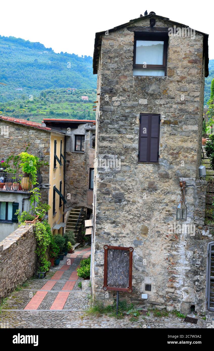 Village ligure de Dolceacqua, Imperia, Italie Banque D'Images
