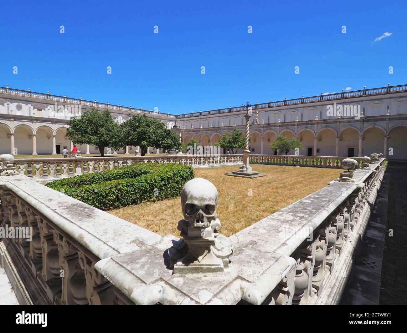 L'intérieur du cloître du monastère de Saint Martin, dans la ville de Naples. Banque D'Images