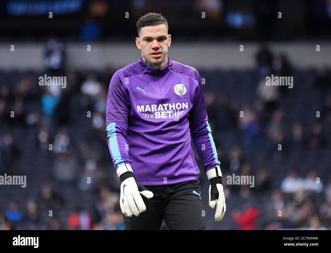 LONDRES, ANGLETERRE - 2 FÉVRIER 2020 : Ederson Santana de Moraes de City photographié avant le match de la Premier League 2019/20 entre Tottenham Hotspur et Manchester City au stade Tottenham Hotspur. Banque D'Images