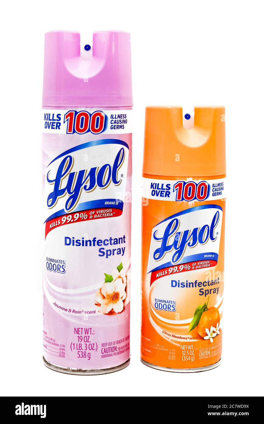 https://c8.alamy.com/compfr/2c7wd9x/deux-bidons-de-desinfectant-lysol-en-spray-un-rose-un-orange-2c7wd9x.jpg