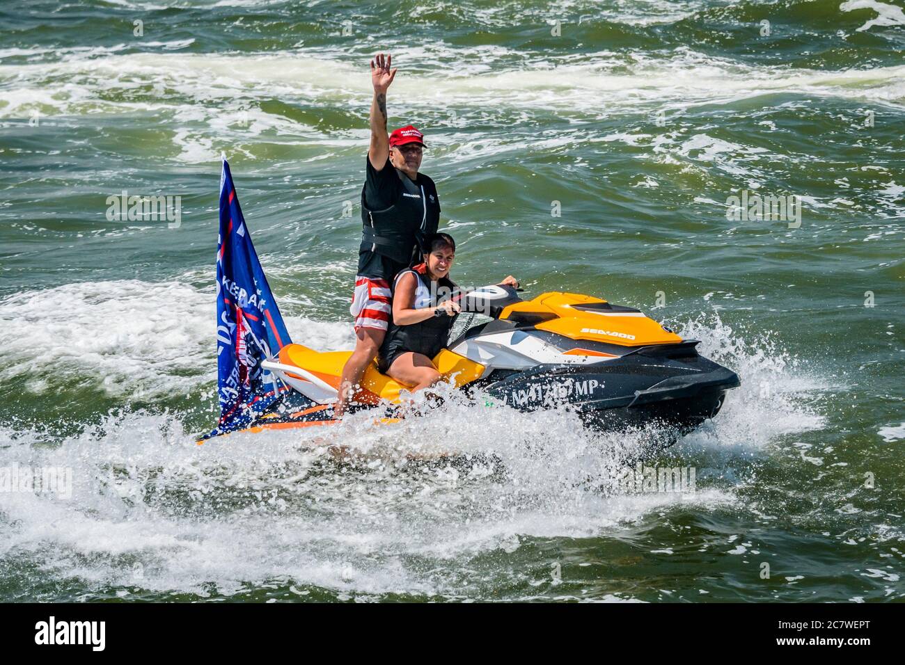 ÉTATS-UNIS. 19 juillet 2020. Un groupe appelé Boaters for Trump New York a organisé la première parade des bateaux et flottille de Trump sur le fleuve Hudson à New York, appelée « Trumpstock » le 19 juillet 2020 pour montrer son soutien à Trump dans son état natal. (Photo par Erik McGregor/Sipa USA) crédit: SIPA USA/Alay Live News Banque D'Images