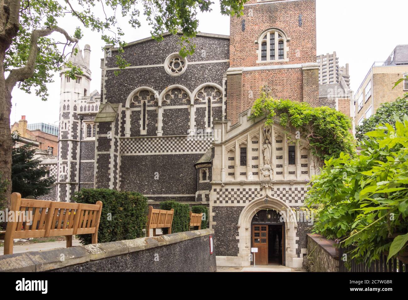 L'entrée de l'église du Prieuré de St Bartholomew The Great, Cloth Fair, West Smithfield, Londres, EC1, Royaume-Uni Banque D'Images