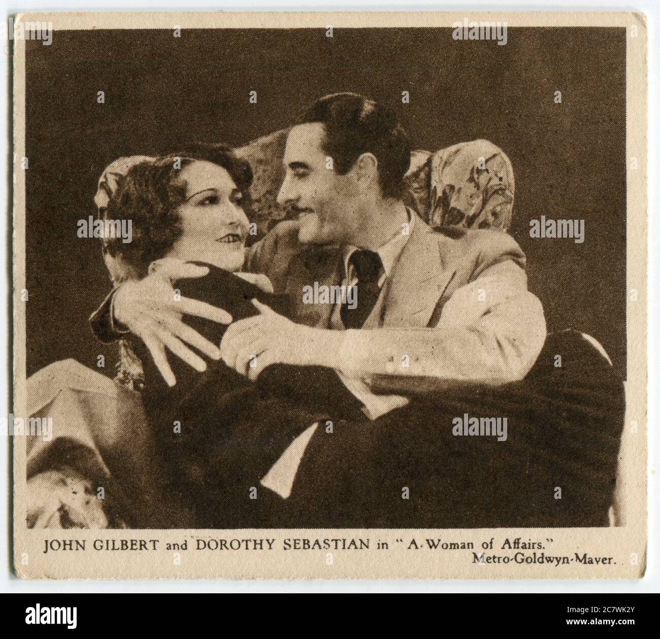 Carte à cigarettes Kensitas « Love Scenes from Famous films » - John Gilbert et Dorothy Sebastian dans « A Woman of Affairs ». Deuxième série publiée en 1932 par J. Wix & Sons Ltd Banque D'Images