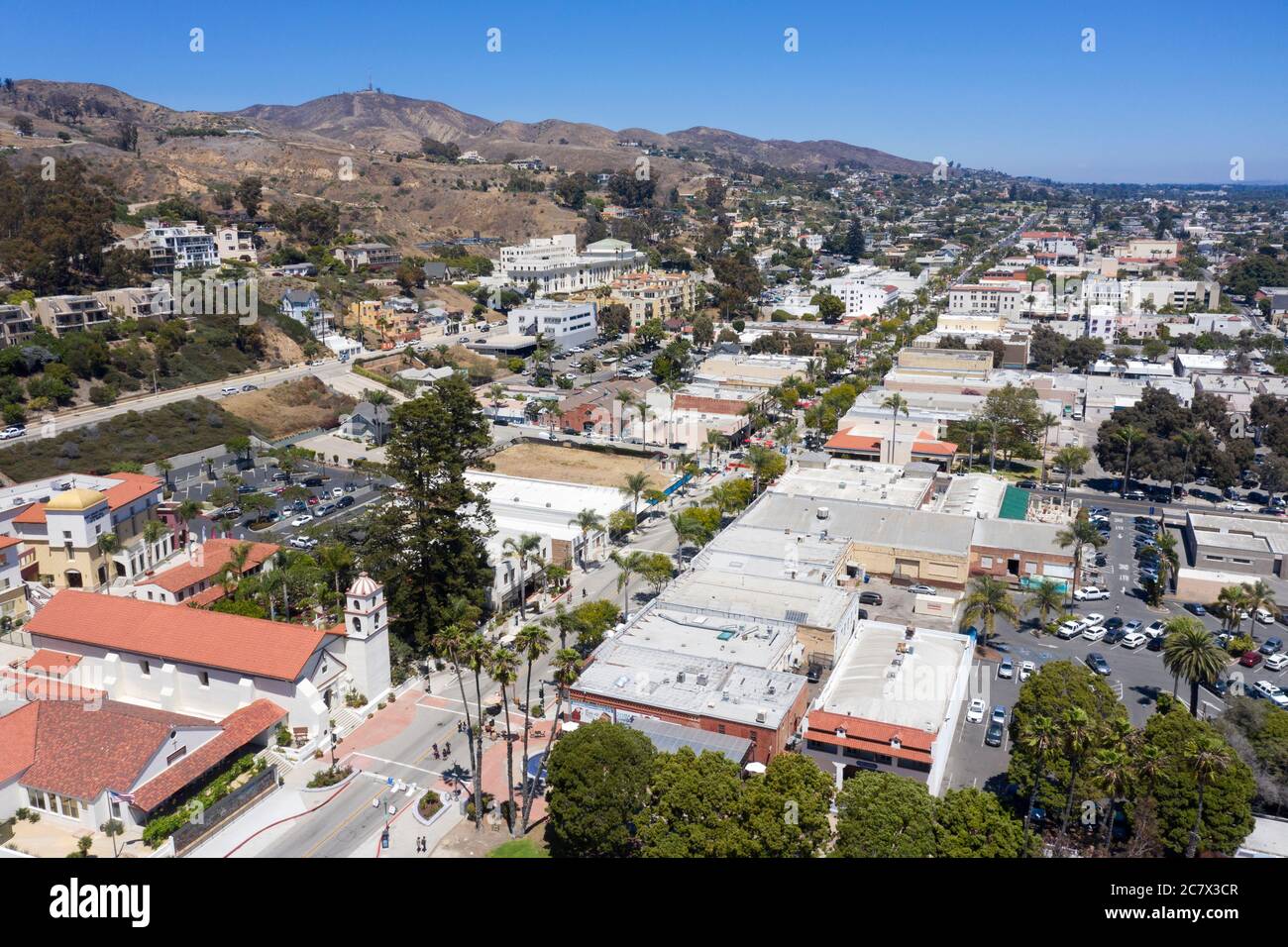 Vue aérienne du centre-ville de Ventura, Californie avec la mission San Buenaventura au premier plan Banque D'Images
