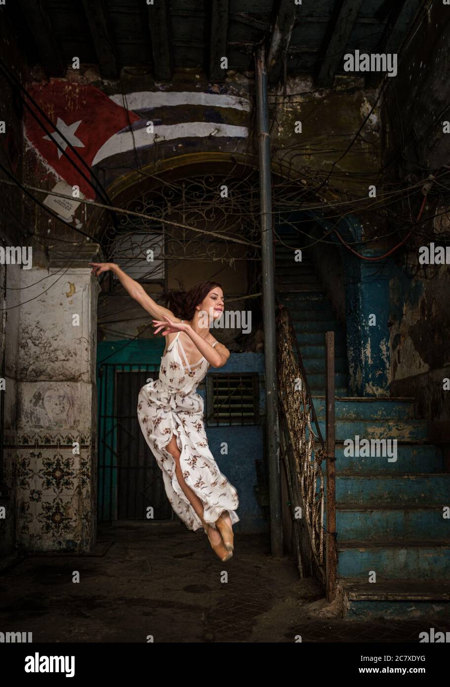 LA HAVANE, CUBA - VERS JANVIER 2020 : portrait de ballerine à la Havane. Banque D'Images
