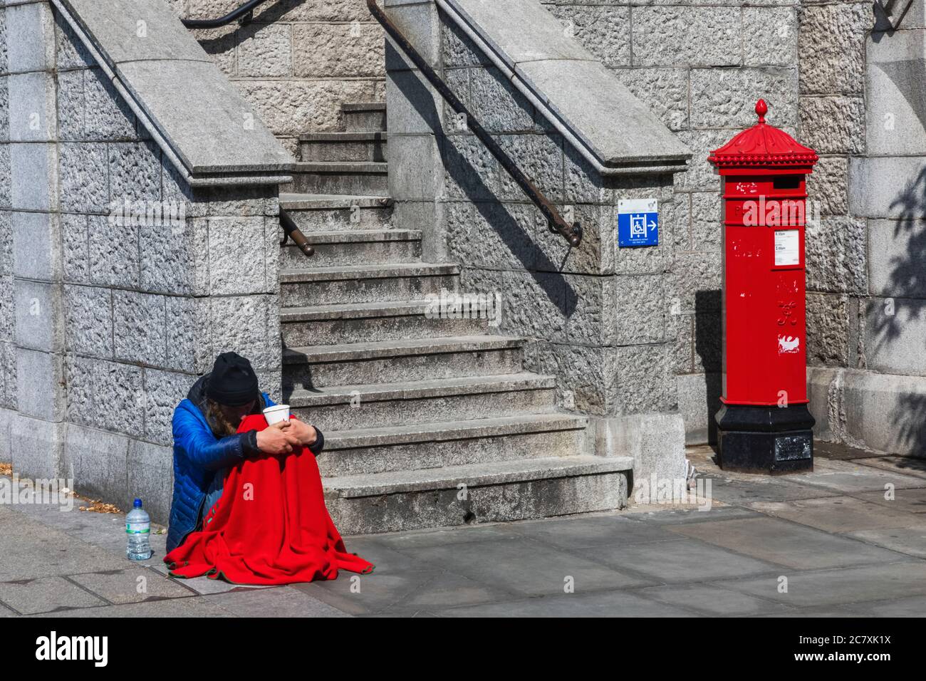 Angleterre, Londres, Southwark, Beggar et Stairs vides à Tower Bridge Banque D'Images