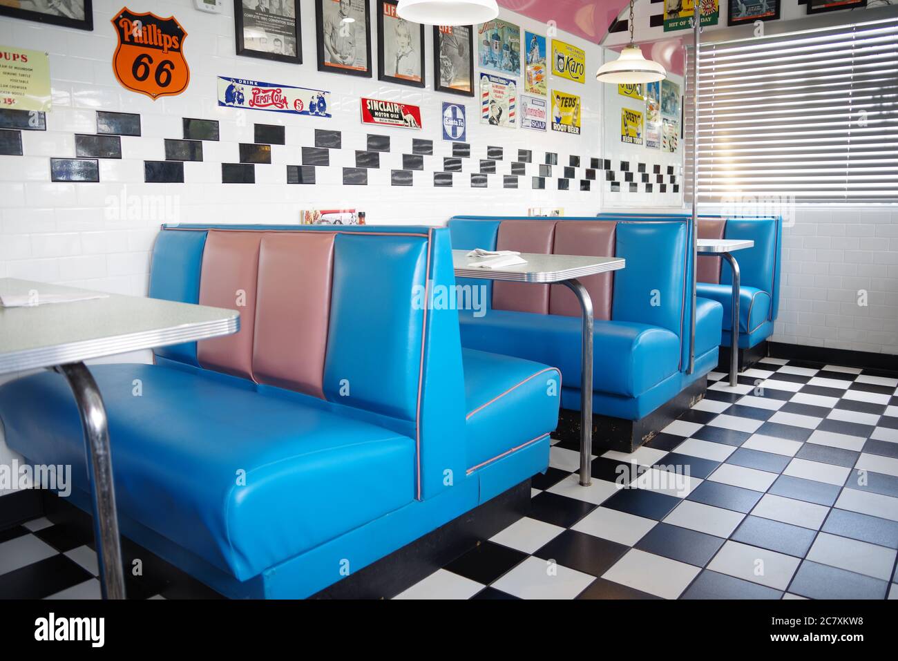Intérieur d'un restaurant public de style vintage Banque D'Images