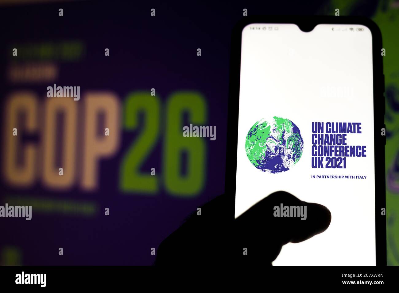 Brésil. 19 juillet 2020. Dans cette illustration, le logo de la Conférence des Nations Unies sur les changements climatiques (COP26) 2021 est affiché sur un smartphone. La Conférence des Nations Unies sur les changements climatiques (COP26) de 2021 a été annulée à la suite de la pandémie du coronavirus (Covid-19). Crédit : SOPA Images Limited/Alamy Live News Banque D'Images