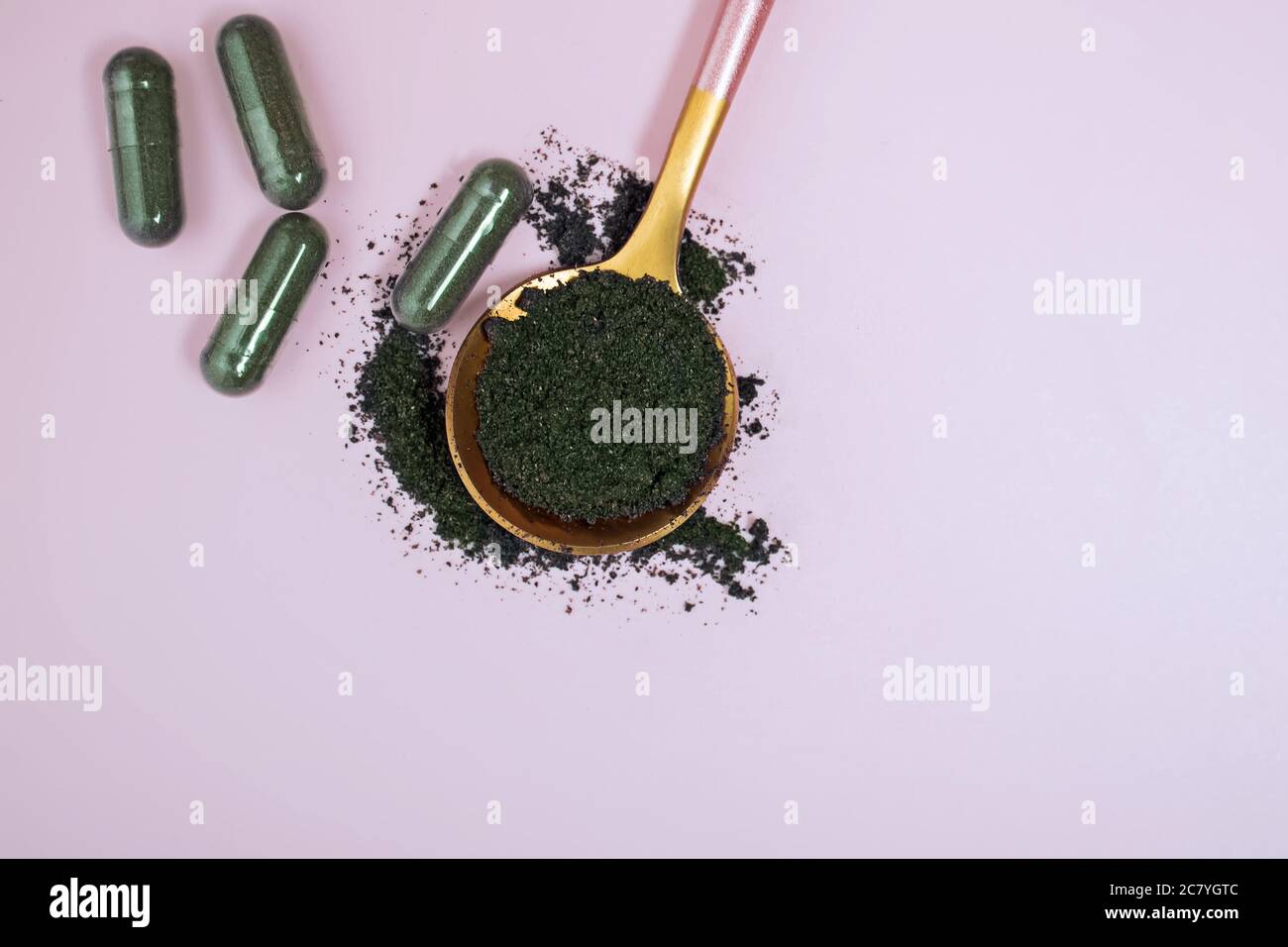 Spiruline ou poudre de chlorella Banque D'Images