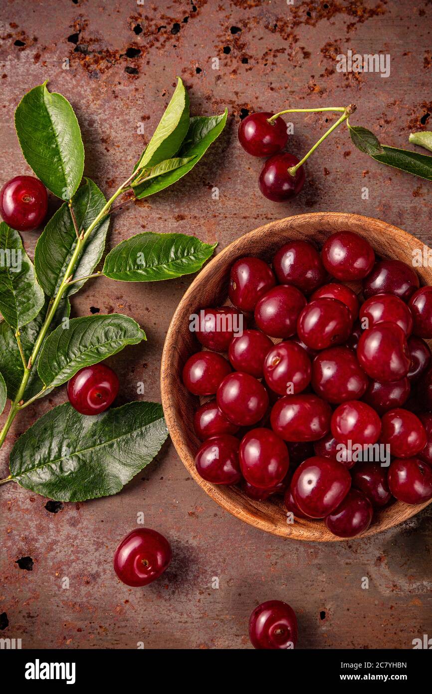 Cerises fraîchement cueillies Banque D'Images