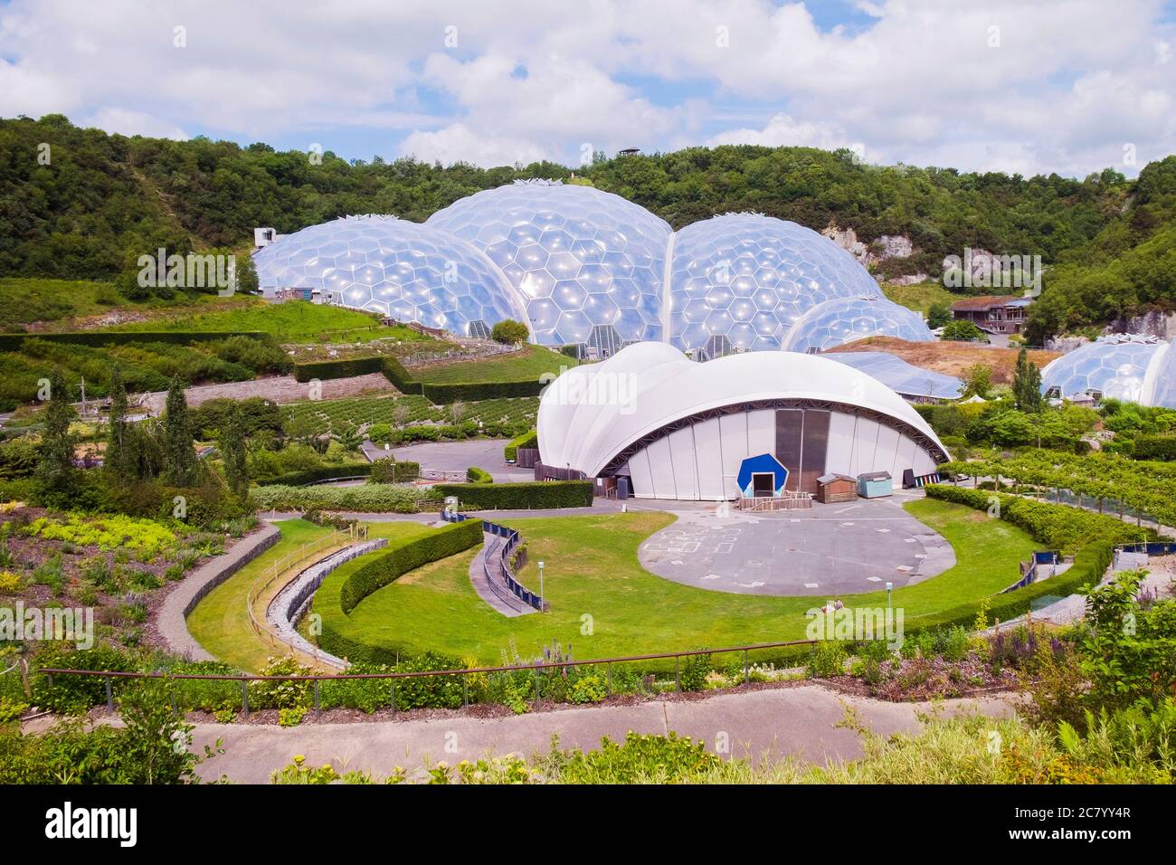 Les biomes et les jardins de l'Eden Project près de St Blazey, en Cornouailles. Banque D'Images