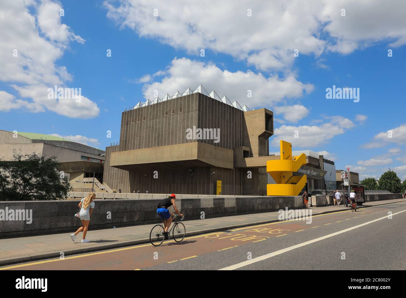 The Hayward Gallery and Southbank Center lieu de spectacle en architecture brutaliste, depuis le Waterloo Bridge, Londres, Angleterre, Royaume-Uni Banque D'Images