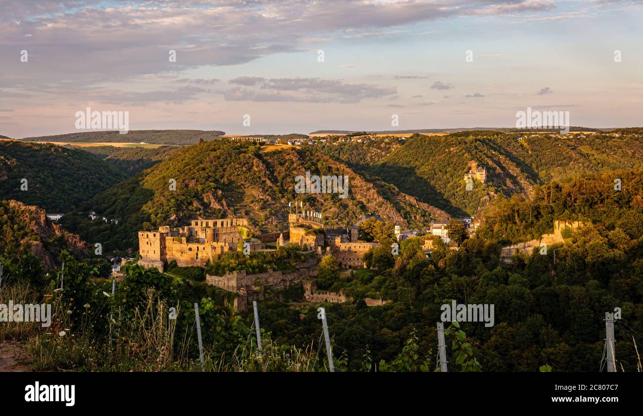 Vue panoramique sur le château des « Rheinfels », Saint Goar, Allemagne, Europe Banque D'Images