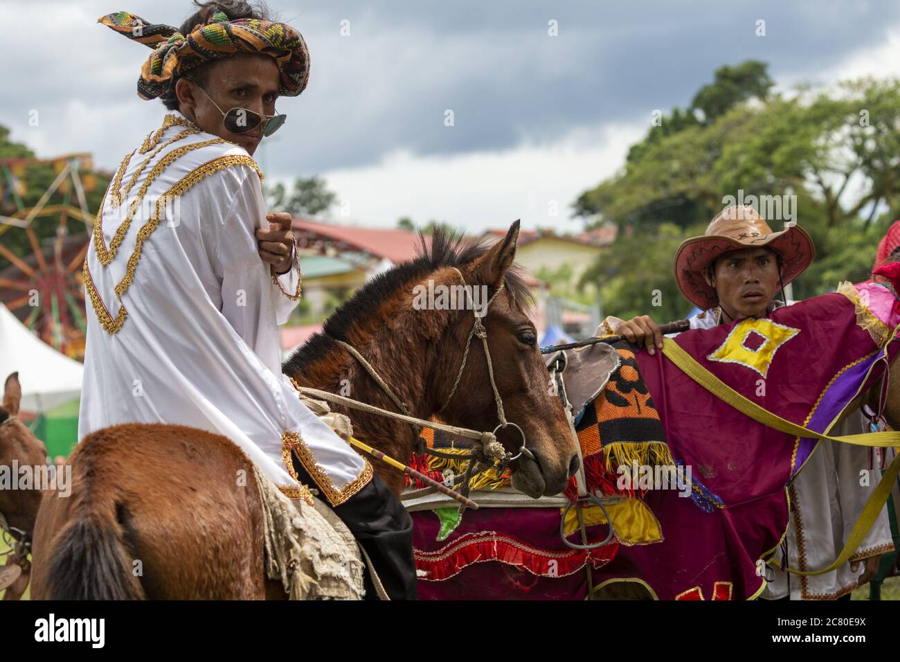 Tamu Besar festival Kota Belud Sabah Borneo Malaisie traditions Sud-est asiatique cowboys costume de cheval Banque D'Images