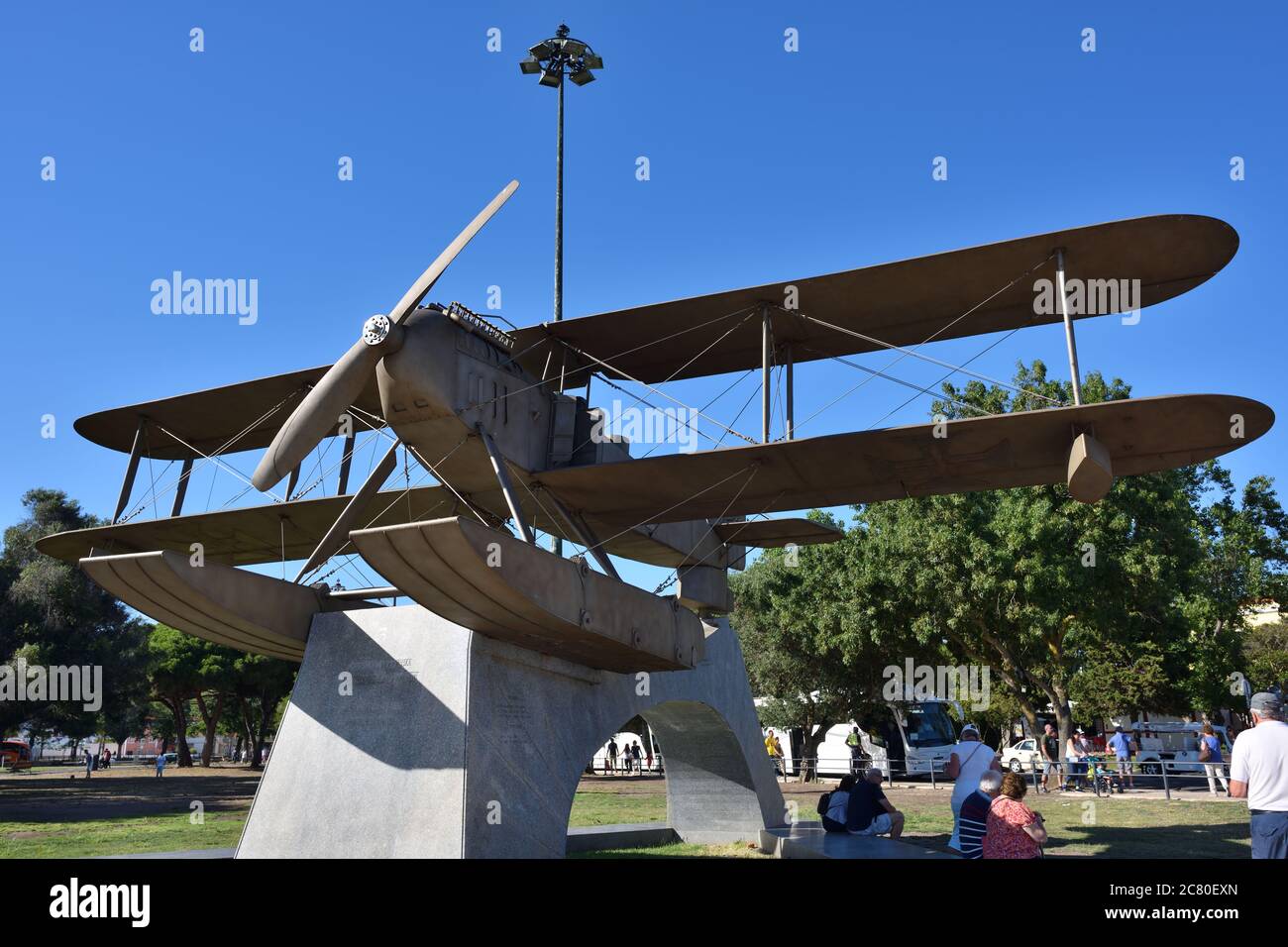 Lisbonne, Portugal - 11 juin 2017 : monument du biplan au premier vol à travers l'Atlantique Sud à Belem. Le passage à niveau a pris du 31 mars au 1 Banque D'Images