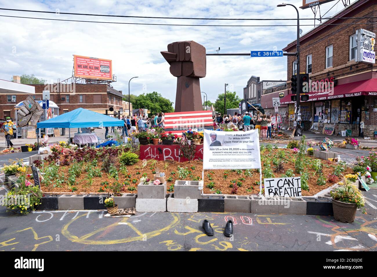 Minneapolis, MN/USA - 21 juin 2020 : Mémorial à l'intersection et au lieu de l'arrestation et de la mort de George Floyd. Banque D'Images