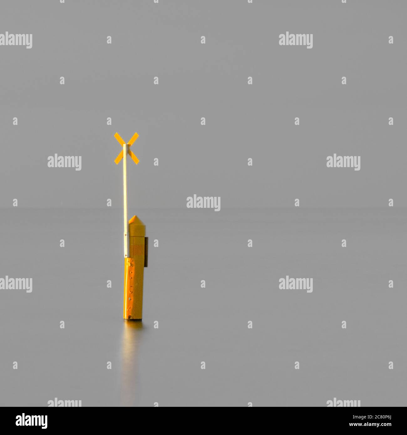 Minimalisme des marqueurs de navigation jaunes Banque D'Images
