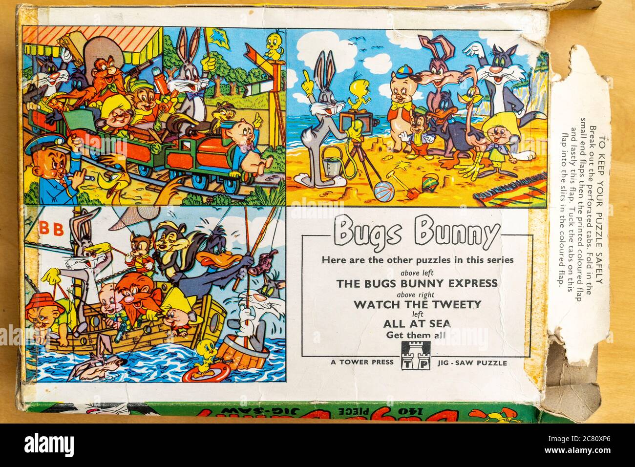 Puzzle puzzle box, 1963, dos de la boîte montrant d'autres puzzles avec Bugs Bunny et divers autres personnages de la série de dessins animés de Warner Bros. Banque D'Images