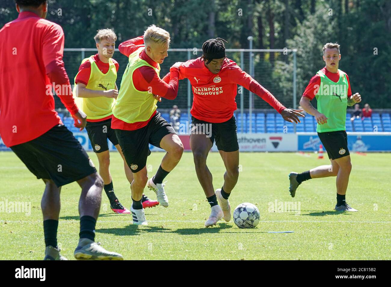 EINDHOVEN, PAYS-BAS - JUILLET 20: Noni Madueke de PSV Eindhoven vu lors de la première formation de la saison de PSV le 20 juillet 2020 à Eindhoven, pays-Bas. Banque D'Images