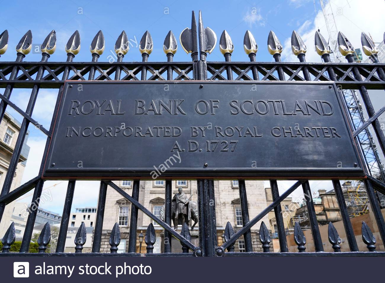 Edimbourg, Ecosse, Royaume-Uni. 20 juillet 2020. A partir du mercredi 22, la Royal Bank of Scotland (RBS) va changer officiellement de nom pour NatWest Group, ce qui met fin à un nom qui existe depuis 1727. 80 % des clients font de la banque avec la marque NatWest plutôt que par l'intermédiaire des succursales RBS. Vu ici RBS siège social à St Andrew Square. Crédit : Craig Brown/Alay Live News Banque D'Images