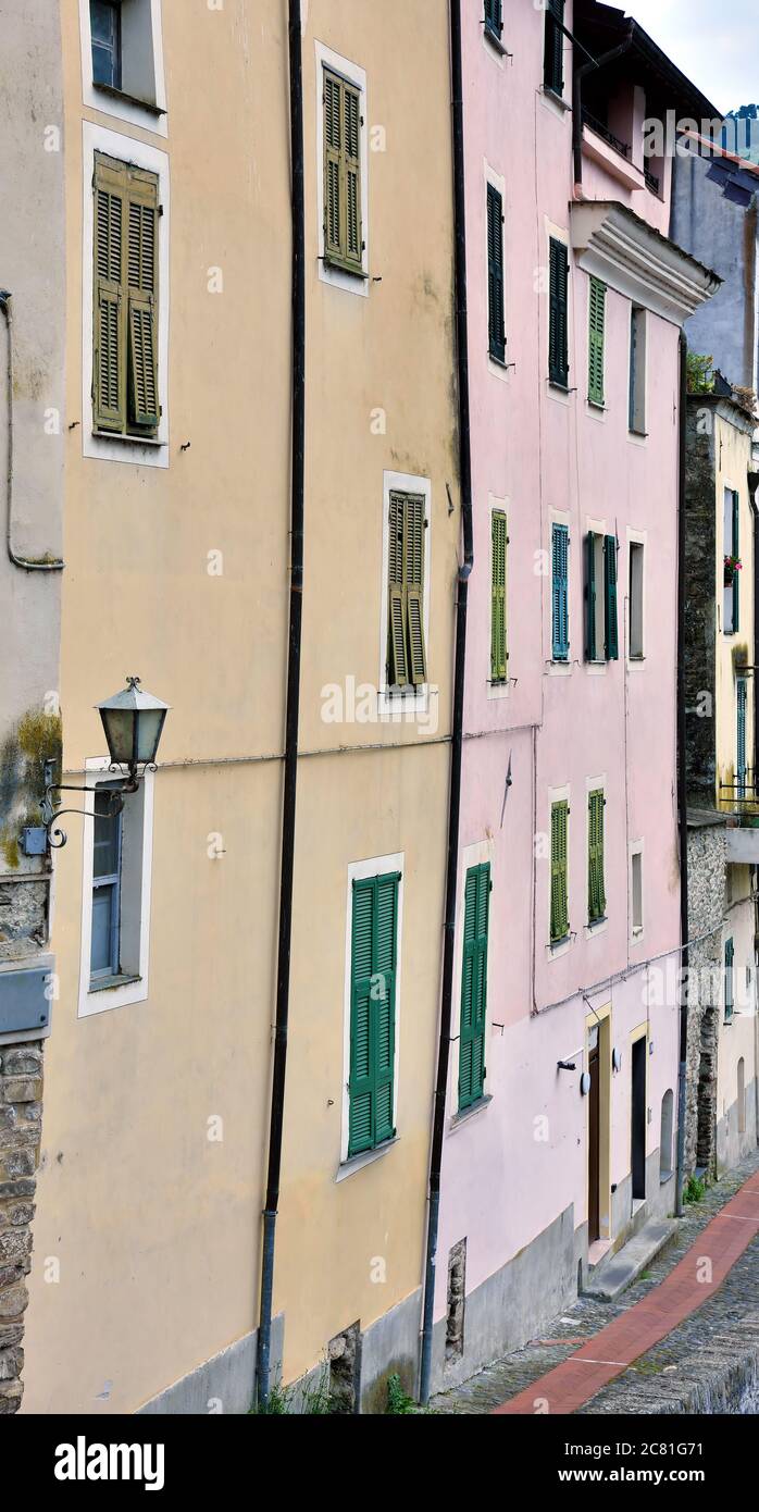 Village ligure de Dolceacqua, Imperia, Italie Banque D'Images