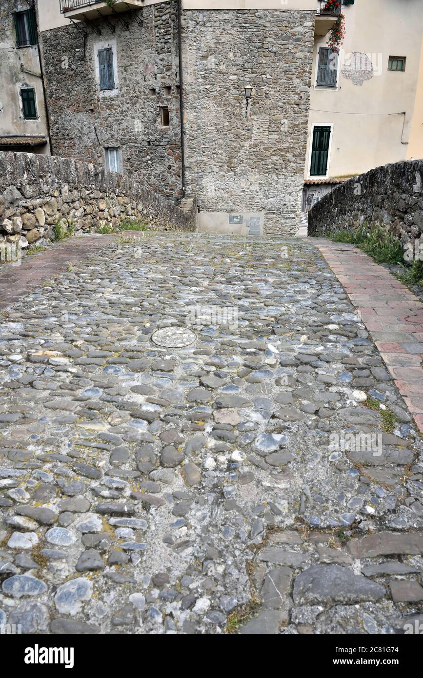 Village ligure de Dolceacqua, Imperia, Italie Banque D'Images