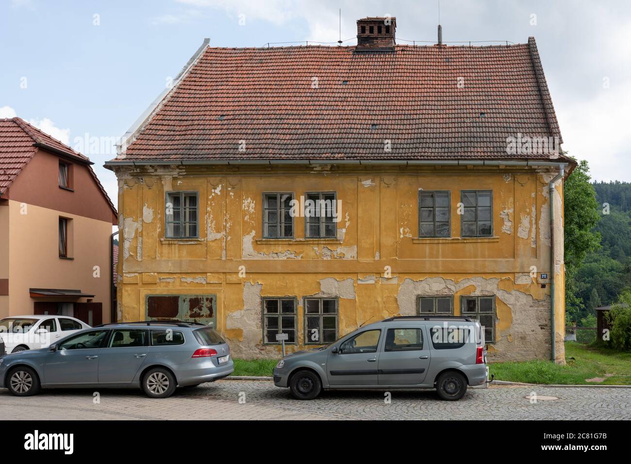 Ancienne école juive et maison de rabbin dans la ville de Lomnice (Moravie du Sud). Construit au XVIIIe siècle, utilisé jusqu'en 1920. Banque D'Images