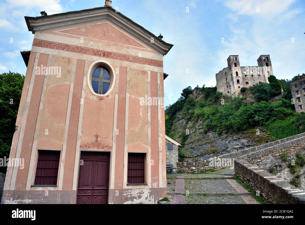 L'église de San Filippo Dolceacqua Italie Banque D'Images